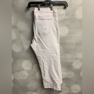 Crazy Horse (Liz Claiborne) white cropped jeans‎ with tan stitching.